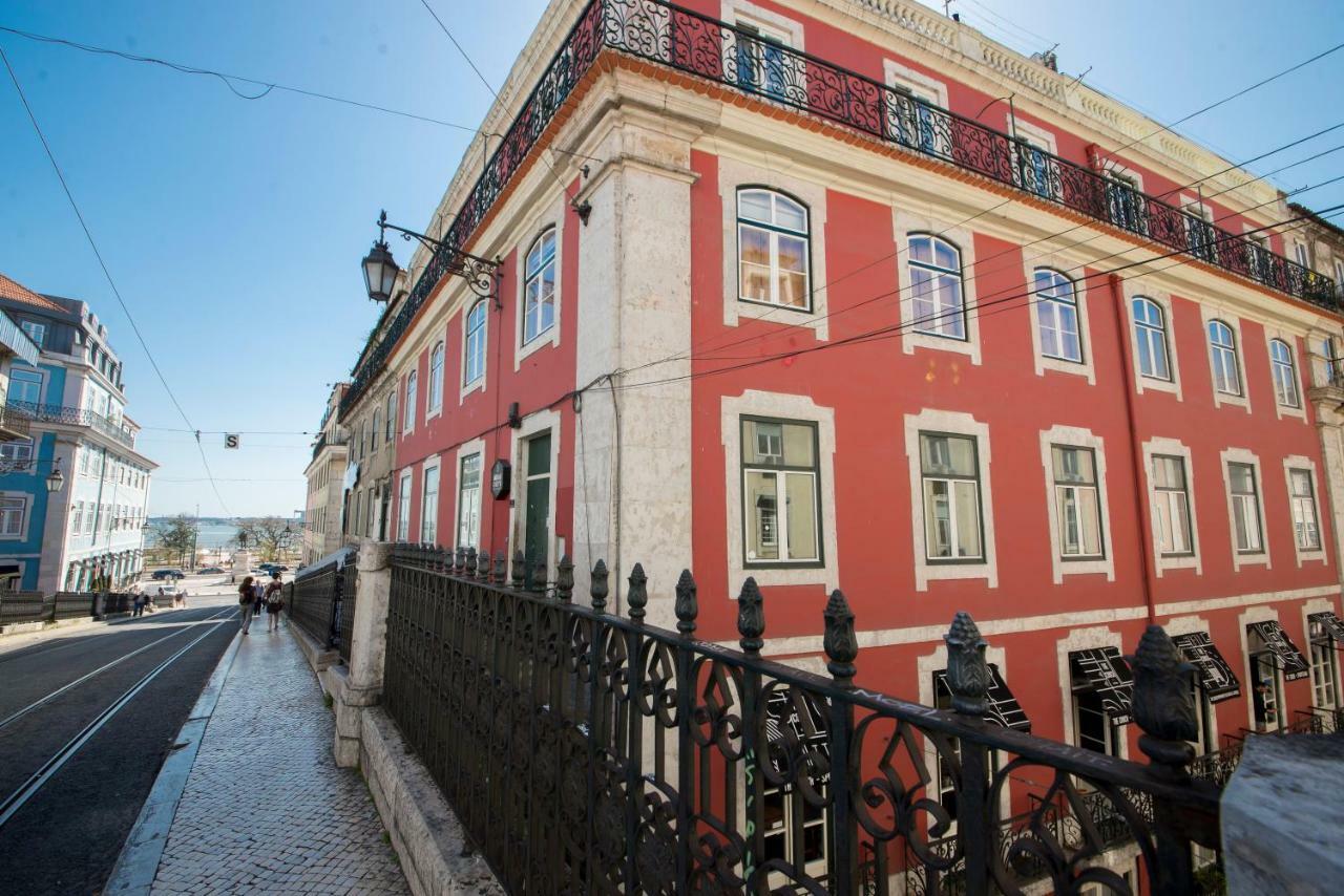 A Captivating Apartment Close To River Tagus In Lisbon Exterior photo