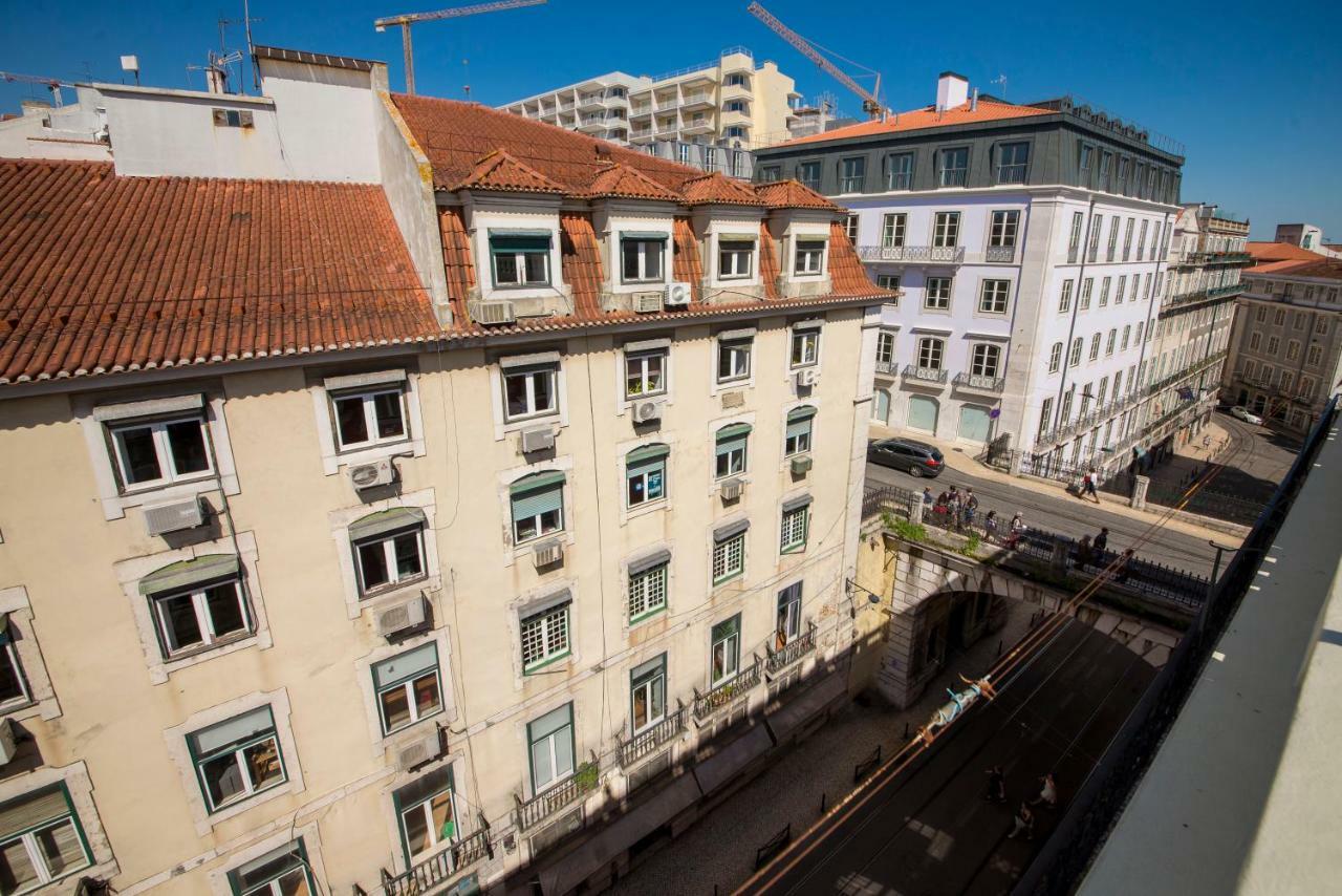 A Captivating Apartment Close To River Tagus In Lisbon Exterior photo